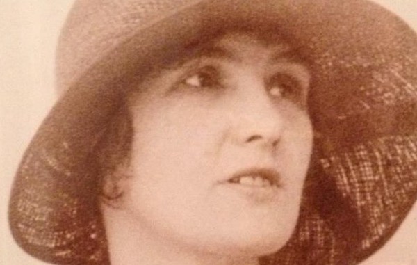 Young Scottish emigrant woman 1920 Sepia